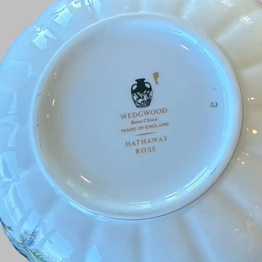 Wedgwood Hathaway Rose Covered Bowl – Bone China – Made in‎ England